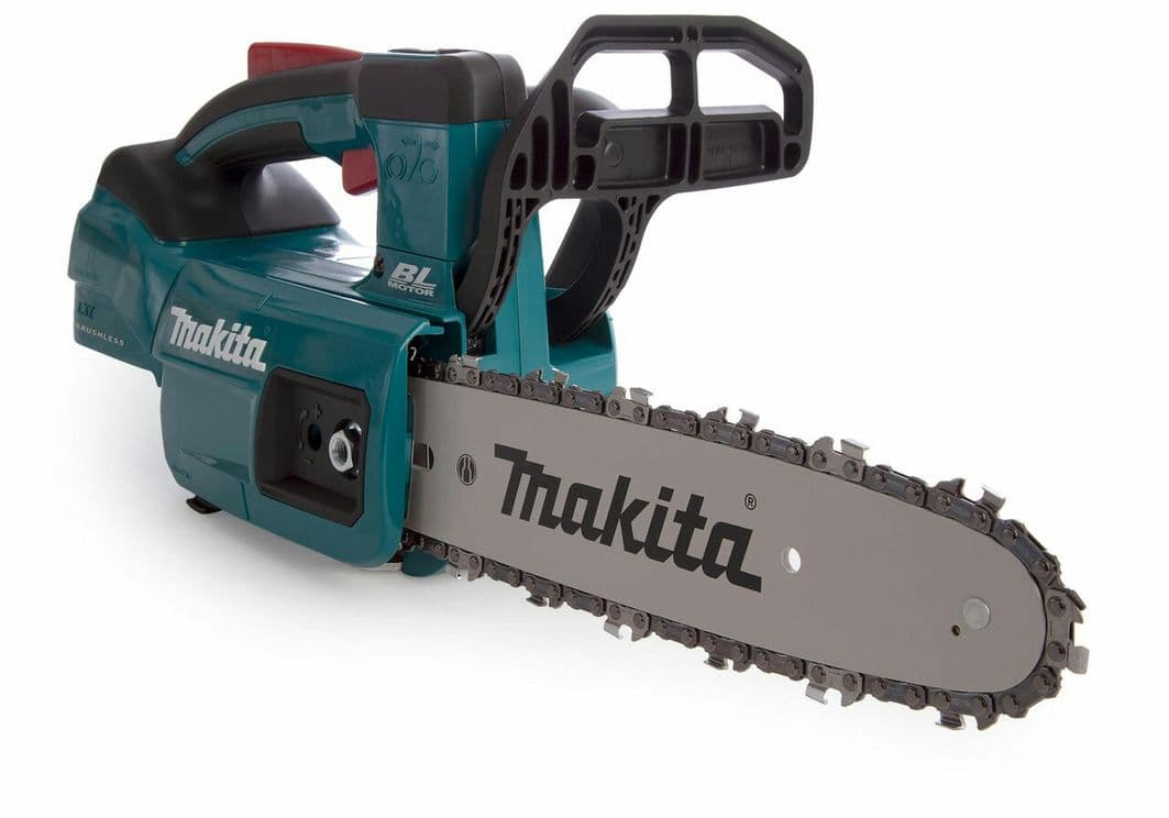 Cadena de motosierra Makita, destacando el equipo de corte disponible en Ferretería Guevara.